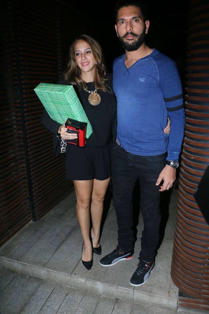 While Hazel looked gorgeous in her short black jump suit, Yuvi was looking dapper in her blue sweat T-shirt and black pants