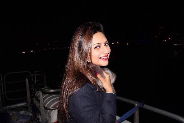 Divyanka posted this pic from the Cardiff Bay wishing her fans Happy New Year