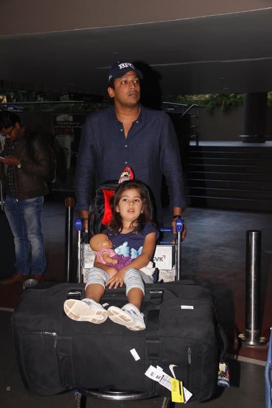Here's another cute pic of Lara Dutta's cutie pie Saira and hubby Mahesh Bhupati