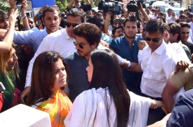 Bollywood Superstar Shah Rukh Khan with Rouble Nagi and Bharatiya Janata Party leader Poonam Mahajan during the launch