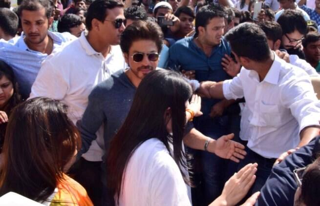The inauguration was at 1.30 pm but shahrukh reached half an hour late.