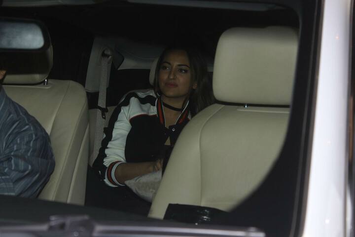  while there were so many from the industry, our shutterbug also managed to get a snap of Alia, coming for the party with her sister Shaheen and bff. Wearing a shimmery black number, the diva looked super cute. However, looks like the couple twinned at the party as both were in black.