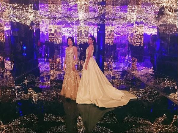 Isn't the Kapoor sisters- Jhanvi and Khushi looking fabulous in this pic