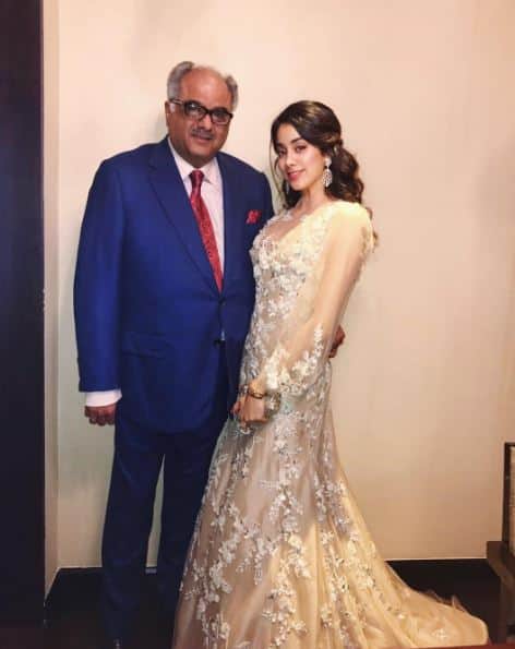 Jahnvi too posed alongside daddy in this adorable pic