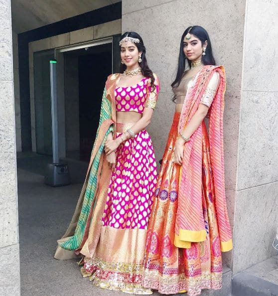 For the wedding function that took place on Sunday, Jhanvi and Khushi opted this look