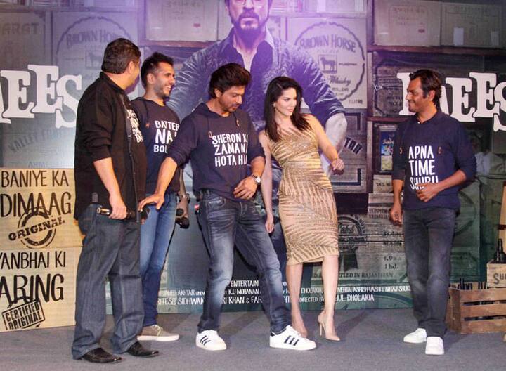 Shah Rukh also matched a few steps with Sunny Leone at the bash