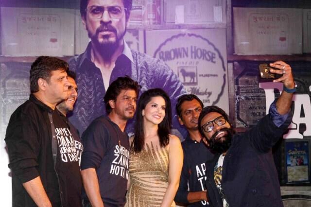 (L to R) Bollywood filmmakers Rahul Dholakia, Ritesh Sidhwani, actors Shahrukh Khan, Sunny Leone and Nawazuddin Siddiqui during the success party of film Raees in Mumbai, India on January 30, 2017. (Pravin Utturkar/SOLARIS IMAGES)