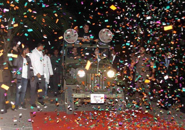 Bollywood filmmakers Rahul Dholakia, Ritesh Sidhwani, actors Shahrukh Khan, Sunny Leone arrive in a jeep for the success party of film Raees in Mumbai, India on January 30, 2017. (Pravin Utturkar/SOLARIS IMAGES)