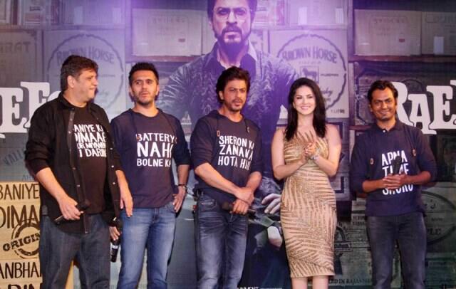 (L to R) Bollywood filmmakers Rahul Dholakia, Ritesh Sidhwani, actors Shahrukh Khan, Sunny Leone and Nawazuddin Siddiqui during the success party of film Raees in Mumbai, India on January 30, 2017. (Pravin Utturkar/SOLARIS IMAGES)