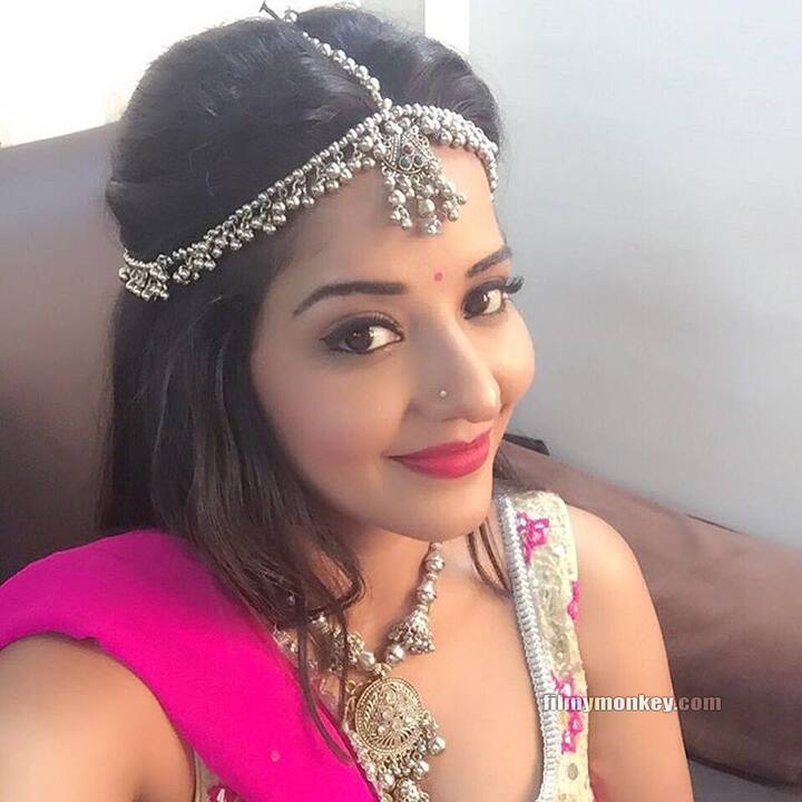 Mona's another stunning pic from her film sets(Pic: Instagram)