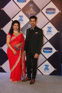 PHOTOS: Divyanka Tripathi, Sriti Jha, Kishwer Merchant & other TV actresses SHINE on the RED CARPET of Zee Rishtey Awards
