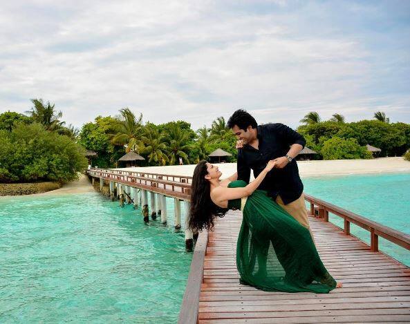 Rucha who married her hubby Rahul Jagdale in 2015 seems to be having time of her life enjoying in the beautiful location of the Island
