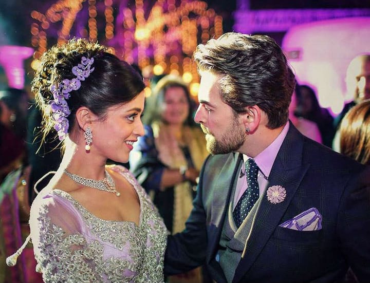 The soon-to-be-married couple was not taking eyes off each other and was living the moments to the fullest. (Photo: Facebook/ The Wedding Story)