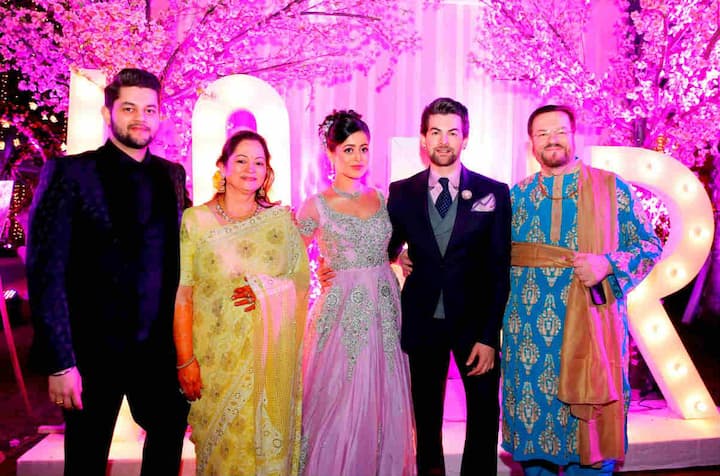 Neil's family - brother Naman Nitin Mukesh, mom Nishi and dad Nitin Mukesh. (Photo: Facebook/ The Wedding Story)