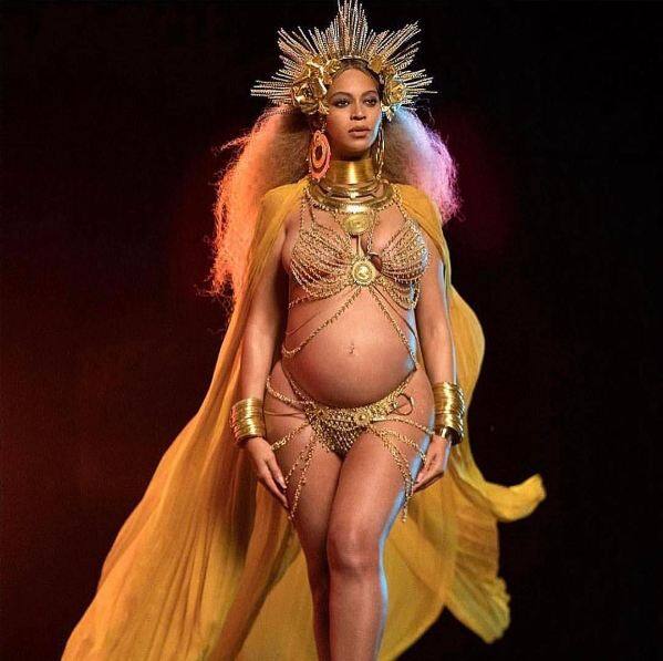 The pregnant diva took to the stage of the prestigious music awards and slayed it with her panache! Already the fact that she were to perform post the good news (of her pregnancy) was setting new kinds of hopes and expectations but clearly, the diva has lived up to it and this video we have here us proof! Bey started her performance with a monologue on motherhood and shifted focus to some crazy awesome tracks of her own!