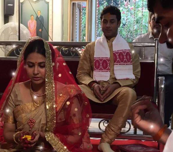 It was an arranged marriage and Panchi looked gorgeous dressed as the traditional Assamese bride. The marriage was an intimate affair attended by family & friends, her husband Jaydeep is not a part of the entertainment industry. 
