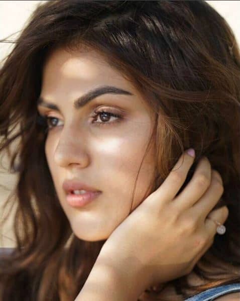 Rhea, who will next be seen in the movie Half Girlfriend, looks sizzling in the photos. (Photo: Instagram)