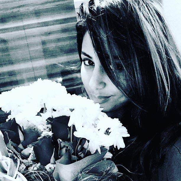 Rocky has been pampering his love since a week before V Day. On the eve of Valentine's Day Hina posted this pic and wrote.. 