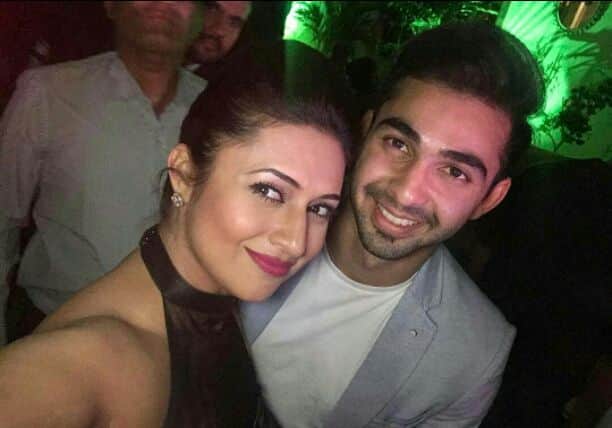 But see Divyanka at the event last night and she slayed it with her hotness. Here she is posing with her onscreen son Aditya aka Abhishek Verma (Pic: Facebook)