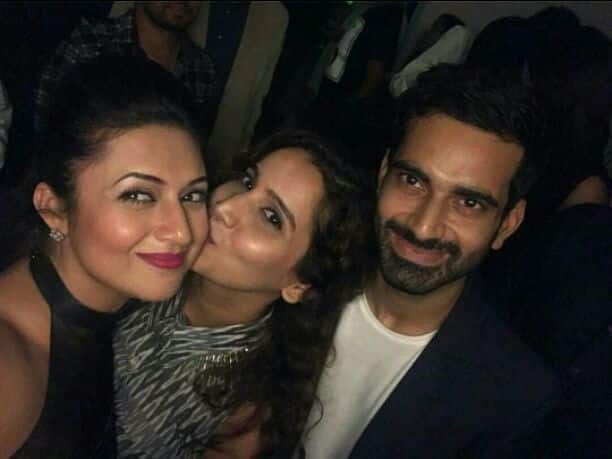 Divyanka kissed by a friend at the launch(Pic: Facebook)