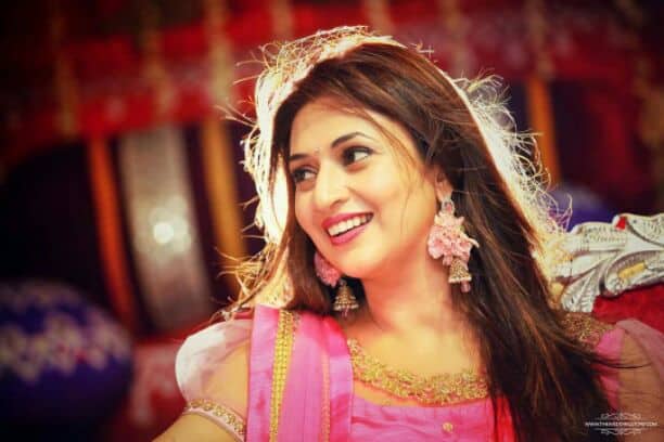 The very pretty Divyanka has always been loved for beauty and this time her hotness has floored us as well. Don't you think so?(Pic - The Wedding Story)