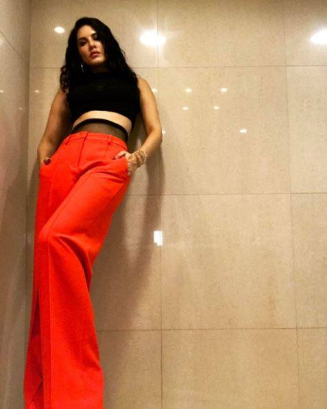 The red and black themed pictures show Sunny in seductive poses. (Photo: Instagram)