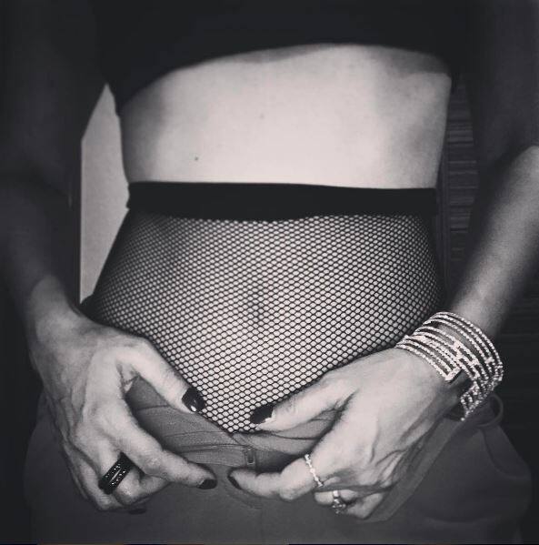 Kissing, teasing her husband and leaning her body against his, Sunny just owns the photo shoot. (Photo: Instagram)