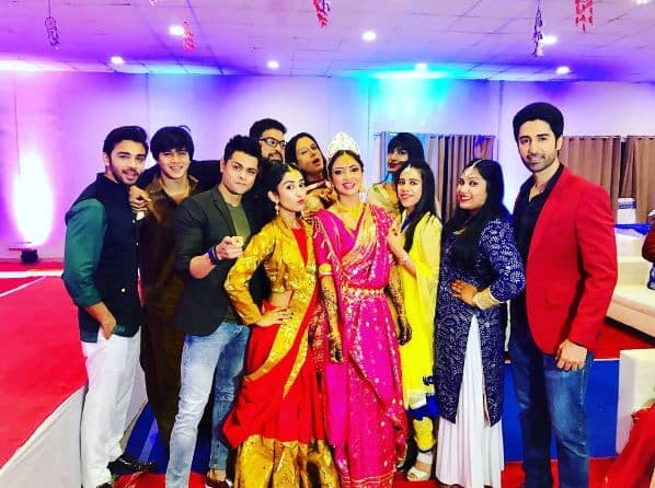 The whole team from Pooja's previous shoe 'Swim Team' was present at the wedding. (Photo: Instagram)