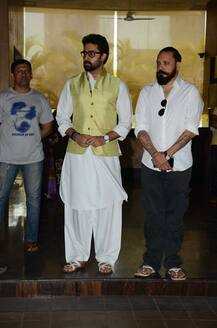 Abhishek Bachchan and other B-town celebs meet Sunil Shetty post his father's death!