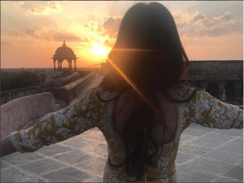 Last seen on 'Ishq Ka Rang Safed' last year, Sanjeeda in now making a comeback on Tv with this one. Sanjeeda shared this ealy morning picture from their shoot yesterday.(Pic: Sanjeeda Instagram)