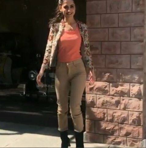 Sanjeeda shoots boomrang video in-between shots(Pic: Sanjeeda Instagram)