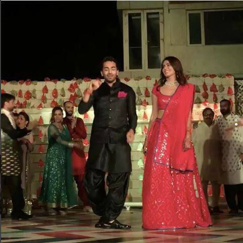 The bride and groom performing on Sangeet(Pic: Instagram)