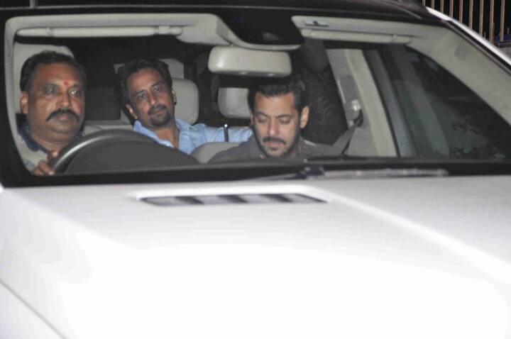 The papz were in for quite a surprise as they got to see attendees right from Salman Khan, Iulia Vantur, Sonakshi Sinha, to Malaika Arora, Arbaaz Khan, Karan Johar .