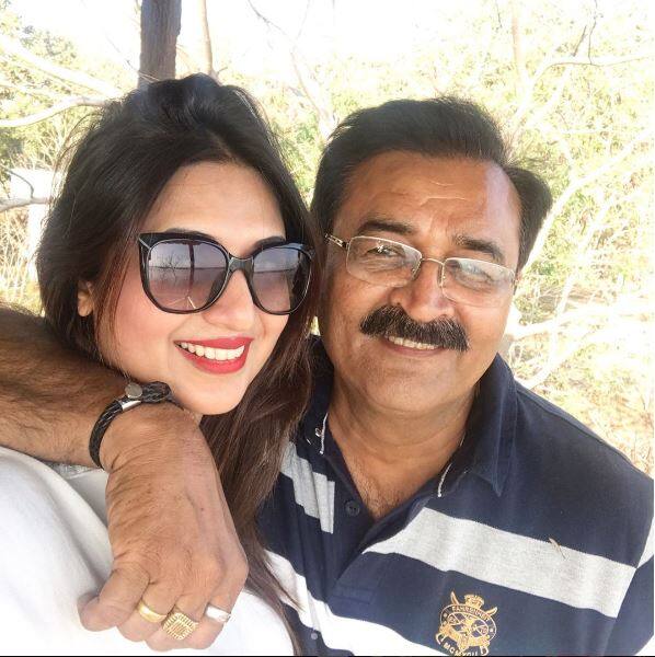 Isn't Divyanka looking like her Daddy's angel in this adorable pic with father