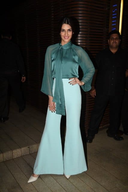 Varun's 'Dilwale' co-star Kriti Sanon was looking absolutely stunning at the success party. (Photo: Manav Manglani)