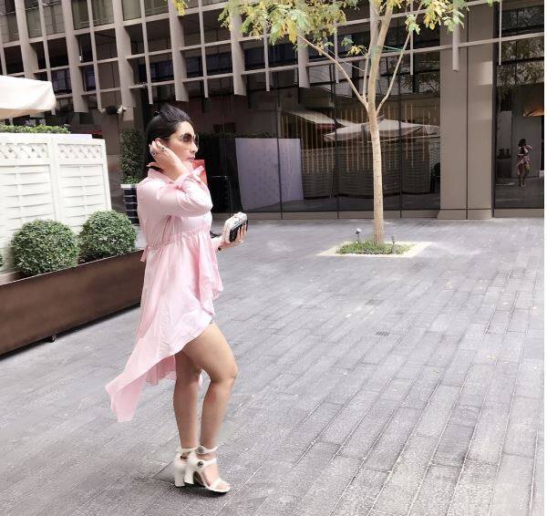 Maanyata looks sizzling hot in the recent pictures.