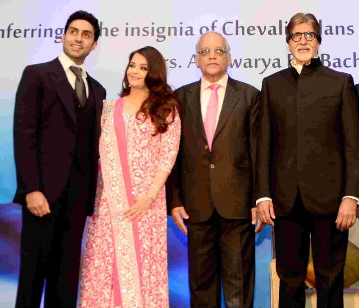 Aishwarya with hubbby Abhishek & daddy Krishna Raj by her sides during an event, also accompanying them is Big B
