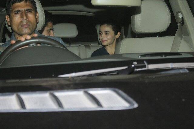 Here are the pictures of Sidharth & Alia at the screening of 'phillauri'. (Photo: Manav Manglani)