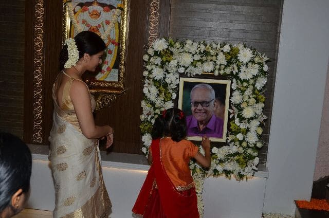 Shah Rukh Khan to Sanjay Leela Bhansali, many B-Town celebs marked their presence at the funeral of Aishwarya's father. 