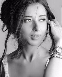 SEE PICS: Suzanaa Mukherjee's looks SUPER HOT in her latest SIZZLING photoshoot!