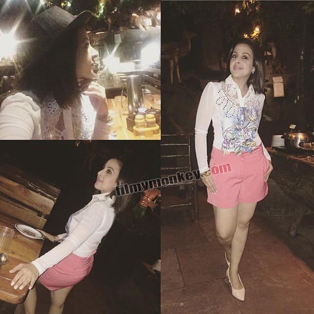 And now we bring to you the hot mom's chic avatars we just found on her social media account