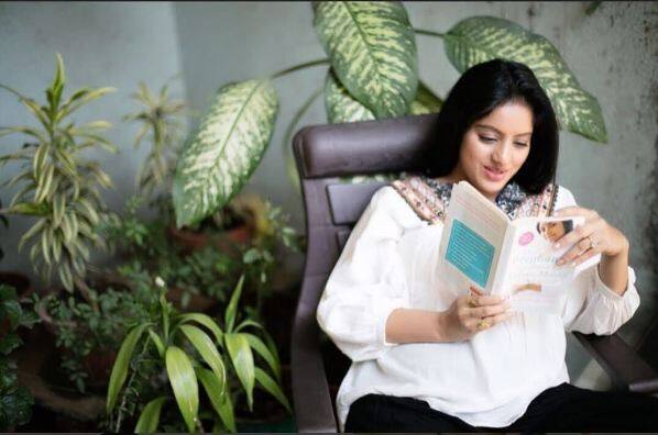 Soon to embrace the motherhood, Deepika had shared this picture last month flaunting her baby bump while reading the books about it. She captioned it, 