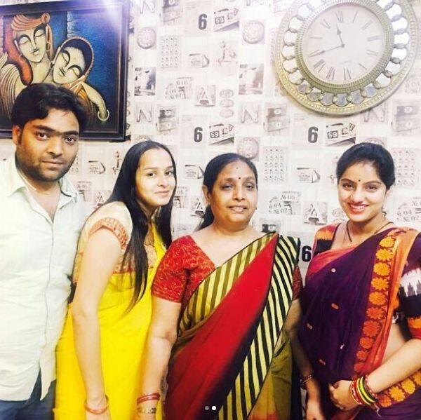 In another pic she shared from Gangaur festival celebration early this month, we saw her tryign to hide her bump in her saree!(Pic: Instagram)