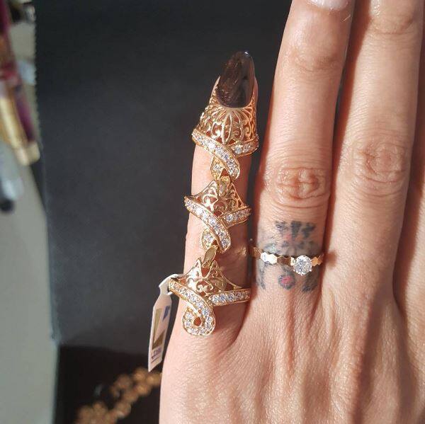 Sofia's wedding jeweler.