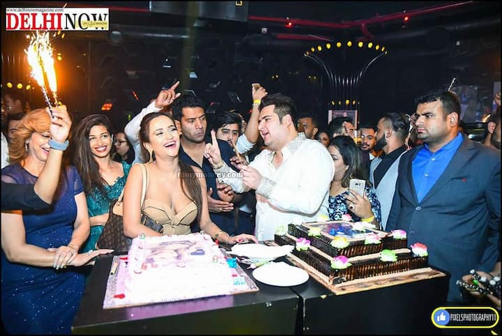 Priyanka & Ashutosh at b'day bash of a friend(Pic Source: Priyanka's Facebook)