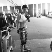 PICS: Hina Khan aka Akshara of 'Yeh Rishta Kya Kehlata Hai' looks SUPER GLAMOROUS in her new STYLISH avatar!