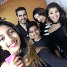 Deepshikha's daughter Vidhika Nagpal sports a bikini beating the heat in a pool!