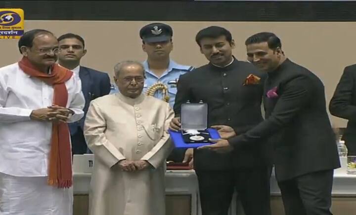 kshay Kumar was awarded the Best Actor award for Rustom & Airlift. (Photo: Youtube)