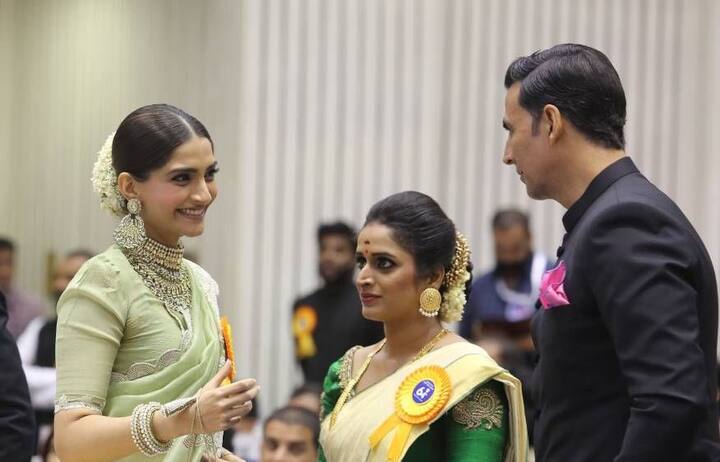 Sonam Kapoor & Akshay Kumae with Surabhi Jyoti. (Photo: Twitter)