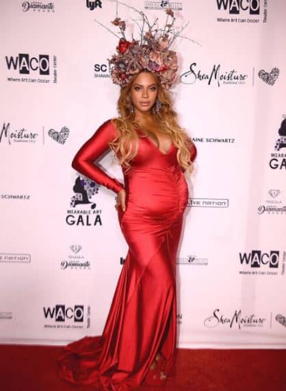 Few days back, Beyonce looked ravishing in form-fitting red dress with a plunging neckline at her mother's charity event